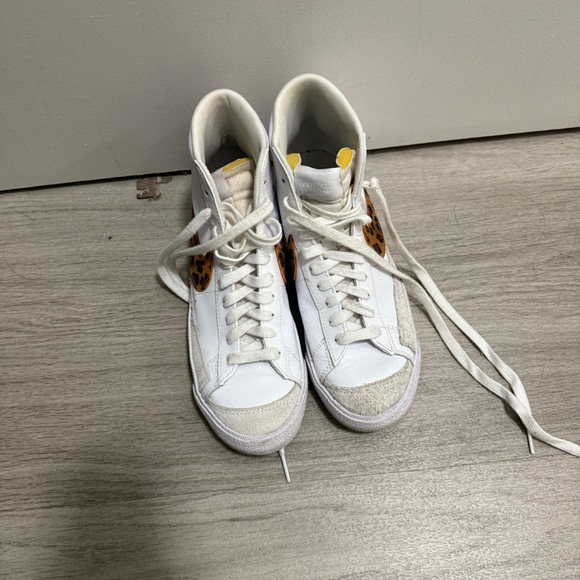 NIKE BLAZERS with Leopard Print Swoosh- size 8 - Picture 3 of 3